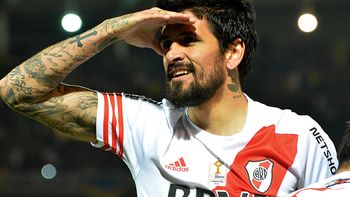 lucho gonzalez volvio a convertirle a boca tras 10 anos lucho gonzalez volvio a convertirle a boca tras 10 anos