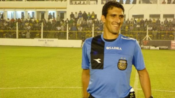Andrés Merlos, el árbitro que ya había beneficiado a Lanús en otro partido