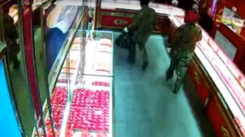 el robo mas tonto: huyen de una joyeria sin llevarse nada el robo mas tonto: huyen de una joyeria sin llevarse nada