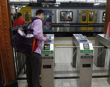 Lunes complicado para viajar: apertura de molinetes y paro en la línea D