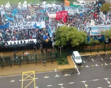 Así se ve desde Comodoro Py la concentración en apoyo a Cristina