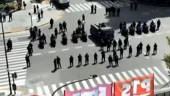 marcha de jubilados y gremios para rechazar la reforma laboral: me entristece haber votado a este imbecil marcha de jubilados y gremios para rechazar la reforma laboral: me entristece haber votado a este imbecil