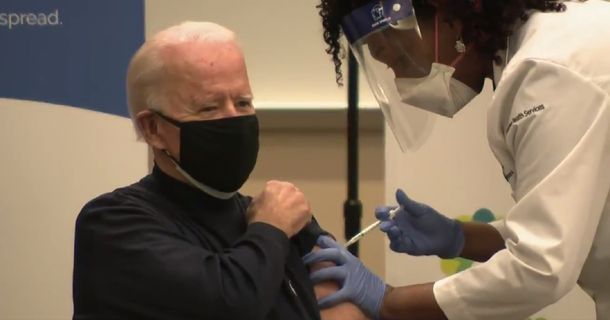 Estados Unidos: Joe Biden recibió la vacuna contra el coronavirus