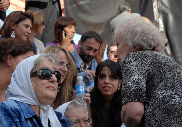 Penoso: empleado judicial pidió en Facebook la muerte de Carlotto