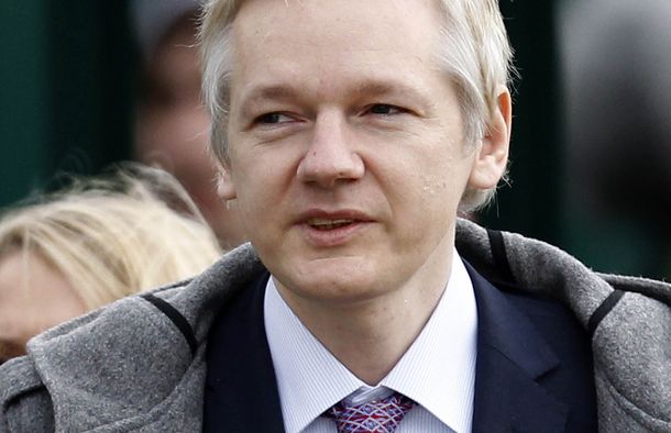 Assange se podría entregar a la policía británica este viernes