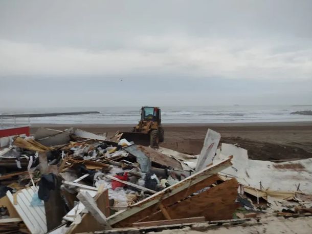 Los feriantes exigen que se les devuelva la mercadería secuestrada. Los feriantes exigen que se les devuelva la mercadería secuestrada.