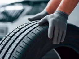 una importante fabrica de gomas impide el ingreso a planta a delegados sindicales una importante fabrica de gomas impide el ingreso a planta a delegados sindicales