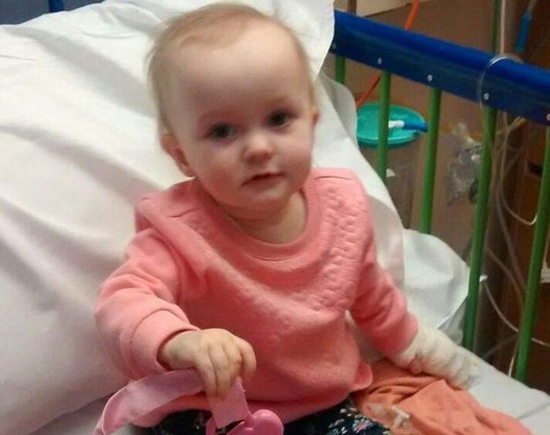 Un padre se casó con su hija de 16 meses porque le quedaban dos días de vida