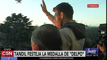 una multitud celebro la medalla con juan martin del potro en tandil una multitud celebro la medalla con juan martin del potro en tandil