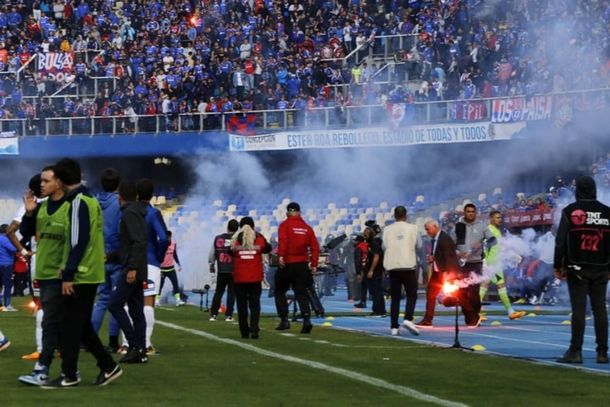 Graves incidentes en el clásico de Chile: piden la suspensión del fútbol