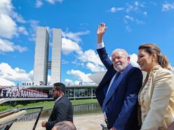 El presidente de Brasil, Lula da Silva, llega a Uruguay para reunirse con su par Luis Lacalle Pou. El presidente de Brasil, Lula da Silva, llega a Uruguay para reunirse con su par Luis Lacalle Pou.