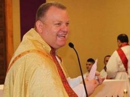 insolito: un sacerdote aposto el dinero destinado para los refugiados y lo perdio insolito: un sacerdote aposto el dinero destinado para los refugiados y lo perdio