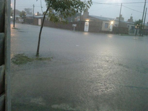 Se inundó Santa Fe: piden que la gente no salga de las casas