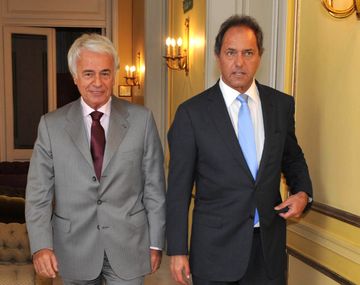Scioli y De la Sota se mostraron juntos tras firmar convenios