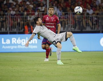 Golazo de Messi: chilena en el inicio del año del Mundial