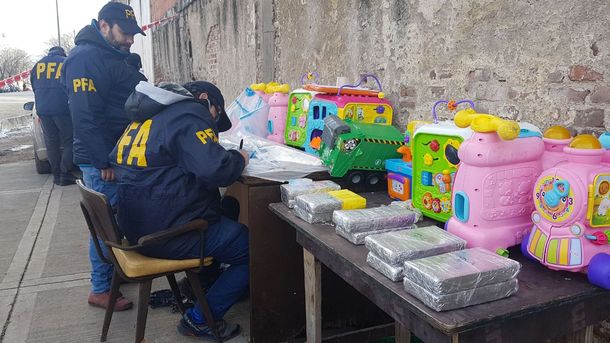 Detuvieron a la banda de narcotraficantes los juguetes rabiosos: ocultaban la droga en muñecos