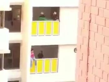 Intentaba suicidarse, pero agentes lo impidieron con una maniobra espectacular