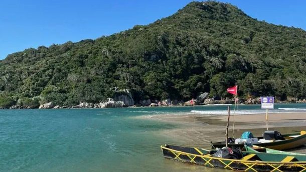 El viaje hasta este destino desde Florianópolis tiene una duración que ronda los 90 minutos. El viaje hasta este destino desde Florianópolis tiene una duración que ronda los 90 minutos.