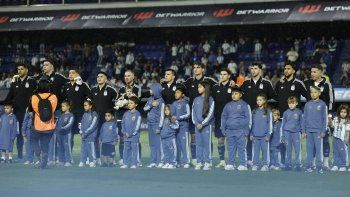 a todo pulmon: asi sono el himno en la bombonera a todo pulmon: asi sono el himno en la bombonera