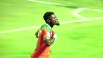 El polémico gesto defensor Serge Aurier. El polémico gesto defensor Serge Aurier.