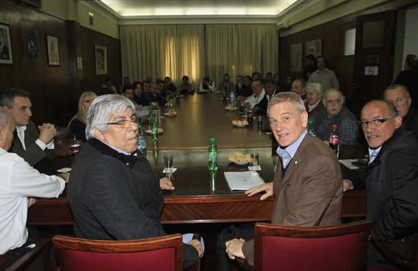 Malestar de De Narváez con Moyano por su indefinición