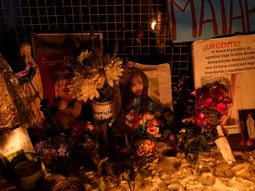 Dolor en Córdoba: la familia de Agostina Vega la despidió junto a sus amistades en un velatorio privado Dolor en Córdoba: la familia de Agostina Vega la despidió junto a sus amistades en un velatorio privado