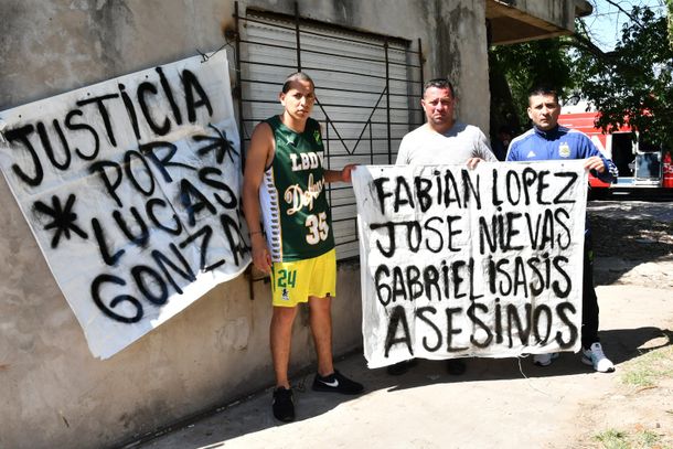 San Eduardo llora y pide justicia por Lucas González