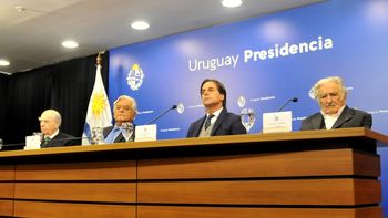 Luis Lacalle Pou, en el mensaje junto a Julio Sanguinetti, Luis Lacalle Herrera y José Mujica por los 50 años del Golpe de Estado en Uruguay. Luis Lacalle Pou, en el mensaje junto a Julio Sanguinetti, Luis Lacalle Herrera y José Mujica por los 50 años del Golpe de Estado en Uruguay.