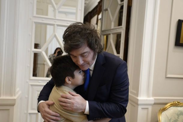 Javier Milei otra vez con Pedrito y su mamá