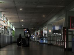 pese a las advertencias, continua el paro de micros pese a las advertencias, continua el paro de micros