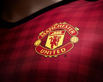 El Manchester United firmó por 10 años con adidas el contrato más caro de la historia