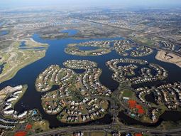 allanan el barrio nordelta por una cueva de dolares allanan el barrio nordelta por una cueva de dolares
