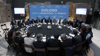 Arrancó la mesa del diálogo tripartito Arrancó la mesa del diálogo tripartito