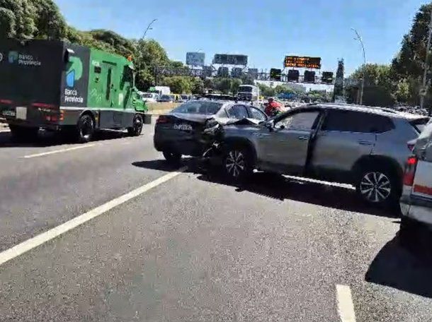 Choque en cadena en la General Paz: un hombre de 72 años fue internado