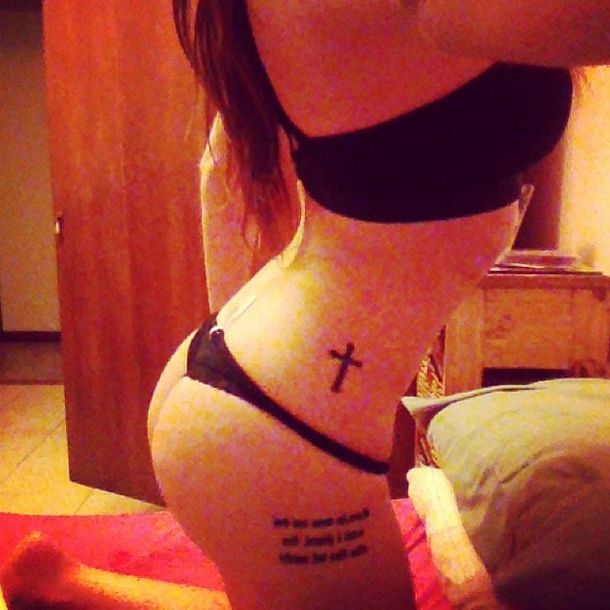 La estudiante hot advierte: Si tenés novia, no me sigas