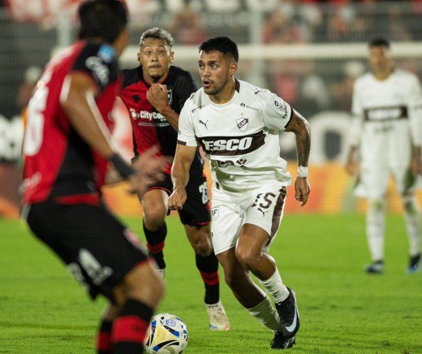 Platense amargó a Newells en Rosario con un empate sobre la hora