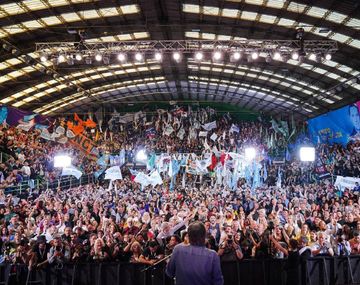 Cristina presidenta volvió a sonar en el Congreso del PJ bonaerense