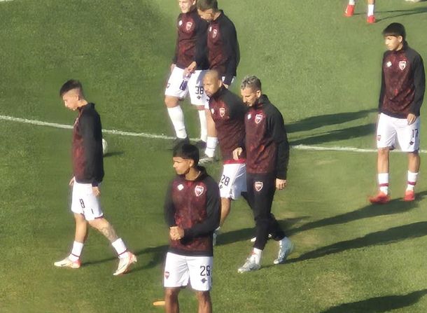 El insólito motivo por el que Darío Benedetto es arquero en la visita de Newells a Independiente Rivadavia