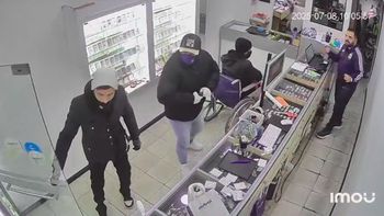 fingio una discapacidad para poder robar una joyeria con dos complices fingio una discapacidad para poder robar una joyeria con dos complices