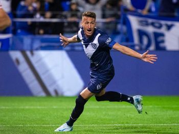 Vélez le ganó 2-0 a Estudiantes y es más puntero que nunca