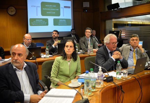 La ministra de Economía y Finanzas (MEF)