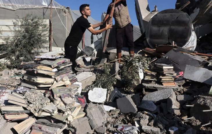 Ataque israelí a campo de refugiados en Gaza deja al menos 80 muertos