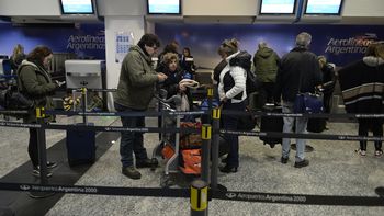 pilotos argentinos podrian ir al paro y se cancelarian vuelos en los proximos dias pilotos argentinos podrian ir al paro y se cancelarian vuelos en los proximos dias