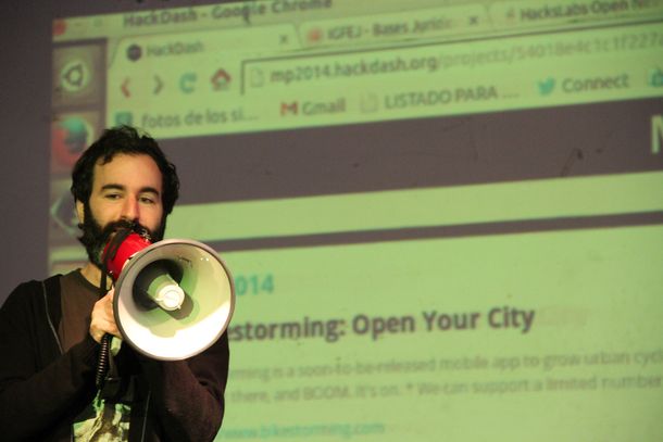 Encuentro entre hackers y periodistas en Hack/Hackers Buenos Aires