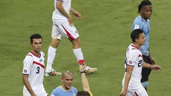 el uruguayo pereira, el primer expulsado del mundial 2014 el uruguayo pereira, el primer expulsado del mundial 2014