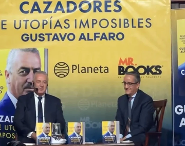 Alfaro presentó el libro del camino de la Selección de Ecuador a Qatar