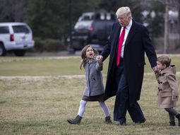 Donald Trump con los hijos de Ivanka Donald Trump con los hijos de Ivanka