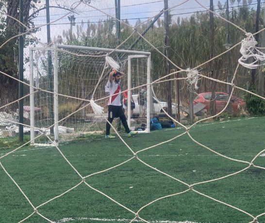 Fue a ver a su novio en el fútbol 5, se burló de su actuación y es viral por las respuestas