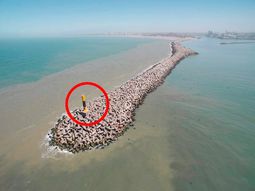 Allí estaba el faro derribado por el viento