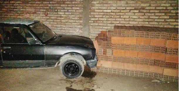 Atropelló a su mujer cuando le daba indicaciones para entrar el auto